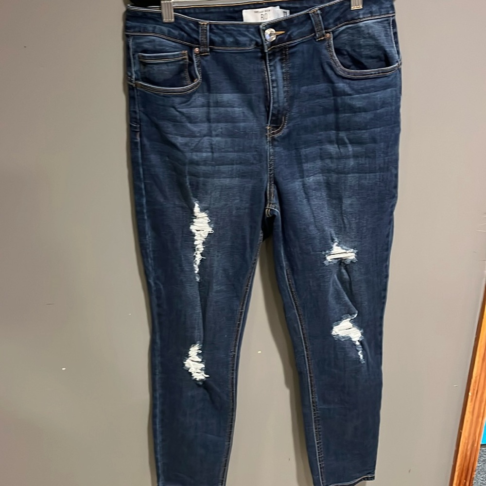 Refuge denim riot distressed skinny jeans size 11